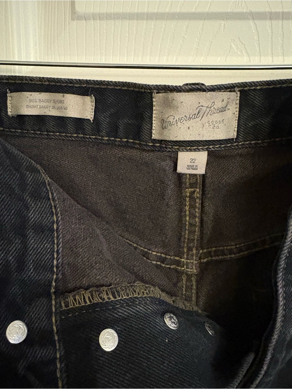 Universal Thread Women’s Black Raw-Edge Denim Shorts New (size22) - Picture 5 of 7